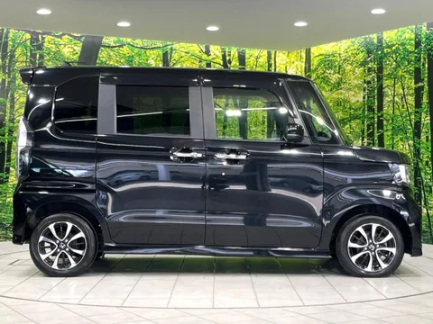 Honda N-BOX Custom