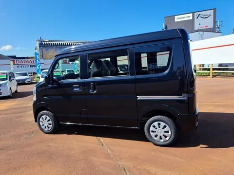 Nissan Clipper Van
