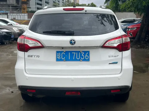 Venucia T70