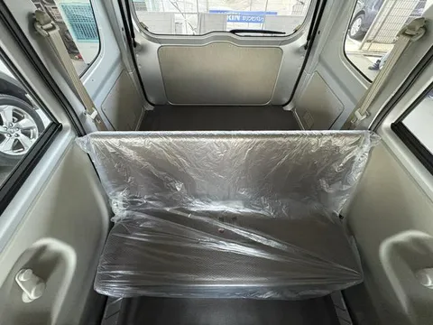 Nissan Clipper Van