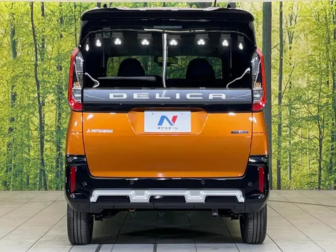 Mitsubishi Delica Mini