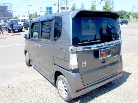 Honda N-BOX Custom