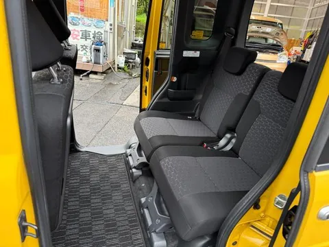 Toyota Pixis Mega