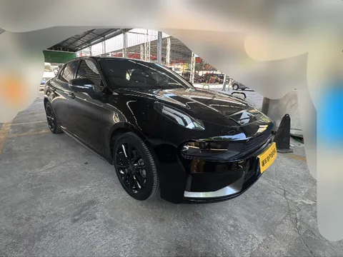 Lynk & Co 03