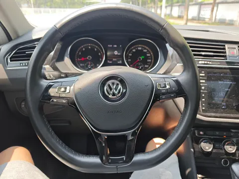 Volkswagen Tiguan L