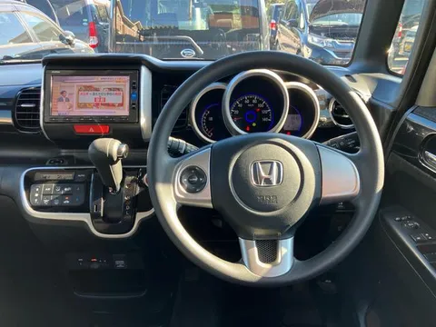 Honda N-BOX Custom