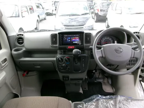 Nissan Clipper Van