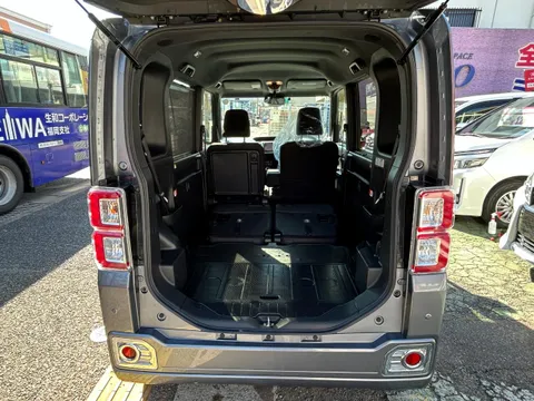 Toyota Pixis Mega