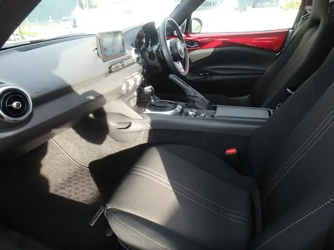 Mazda MX-5 (Roadster)