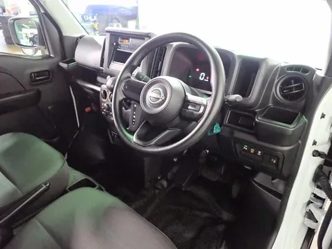 Nissan Clipper Van