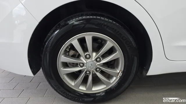 Hyundai Elantra (Avante)