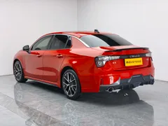Lynk & Co 03