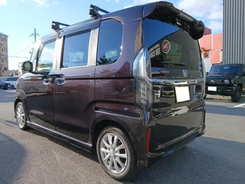 Honda N-BOX Custom