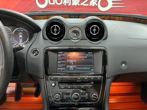 Jaguar XJ