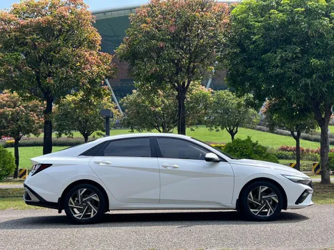 Hyundai Elantra (Avante)