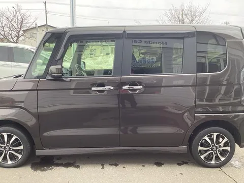 Honda N-BOX Custom