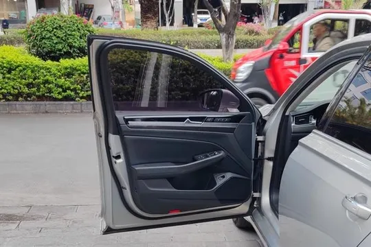 Volkswagen Phideon
