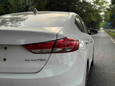 Hyundai Elantra (Avante)