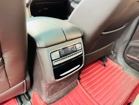 Roewe RX8