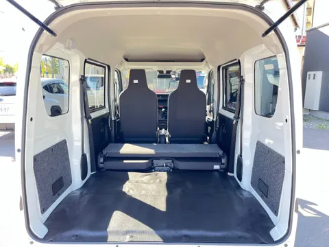 Nissan Clipper Van