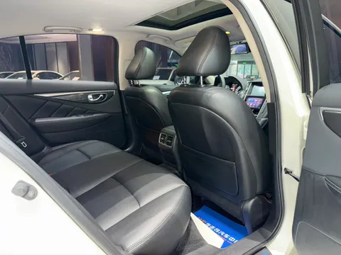 Infiniti Q50L