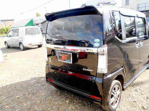 Honda N-BOX Custom