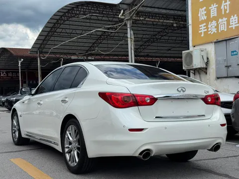 Infiniti Q50L