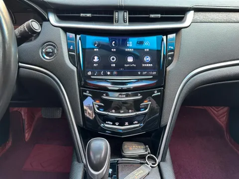 Cadillac XTS
