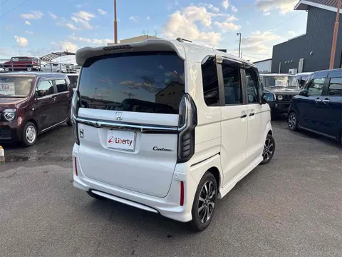 Honda N-BOX Custom