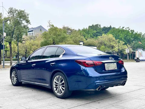 Infiniti Q50L