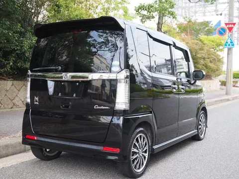 Honda N-BOX Custom