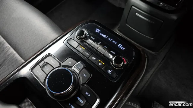 Genesis G90 (EQ900)