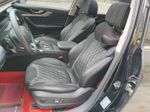 Hongqi HS5