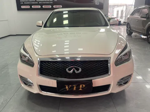 Infiniti Q70