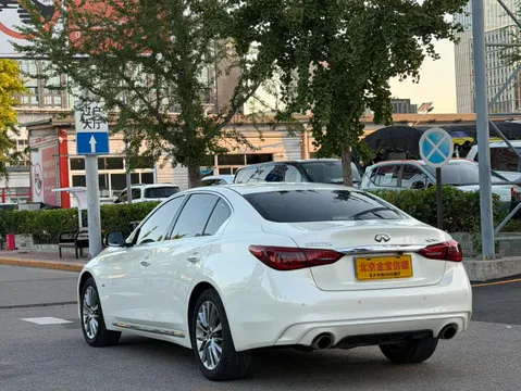 Infiniti Q50L