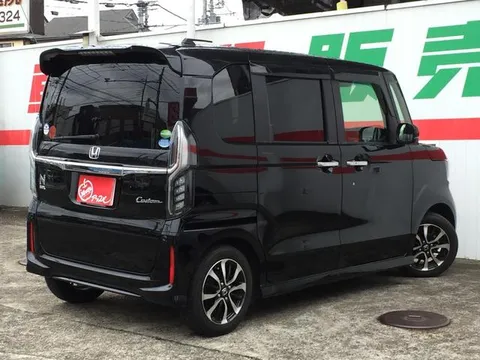 Honda N-BOX Custom