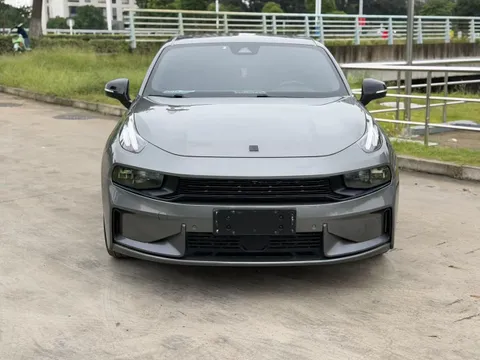 Lynk & Co 03