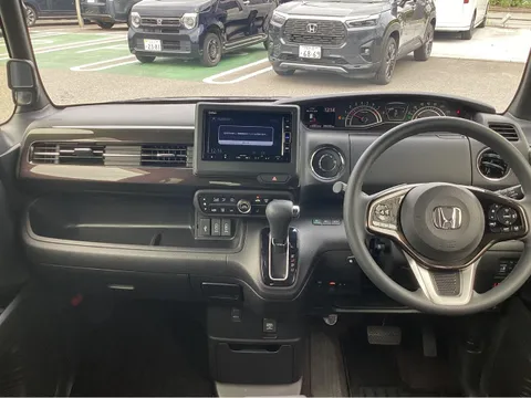 Honda N-BOX Custom