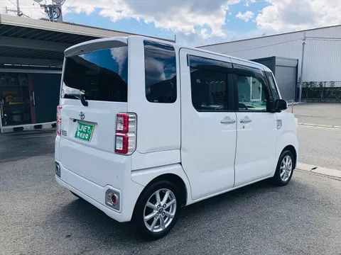 Toyota Pixis Mega