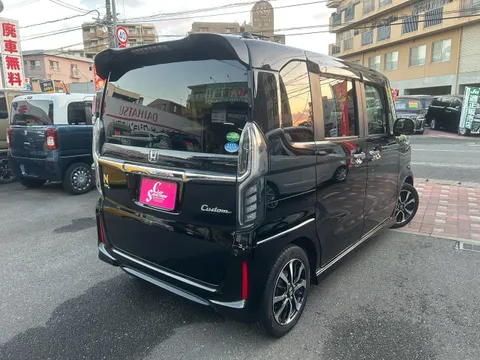 Honda N-BOX Custom