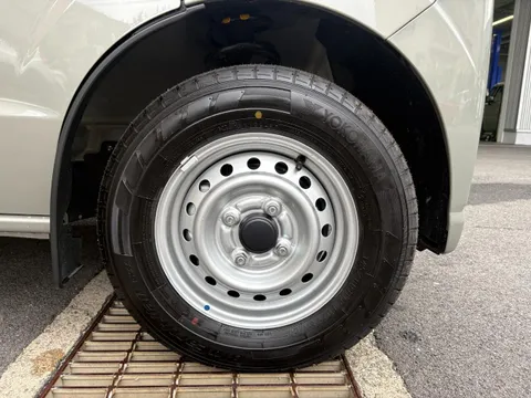 Nissan Clipper Van