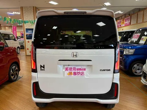 Honda N-BOX Custom