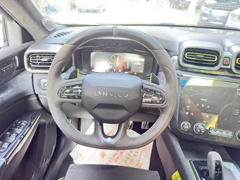 Lynk & Co 03