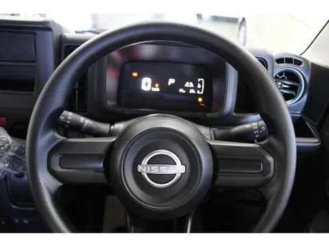 Nissan Clipper Van