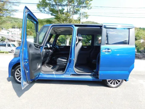 Honda N-BOX Custom