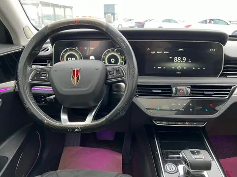 Hongqi HS5