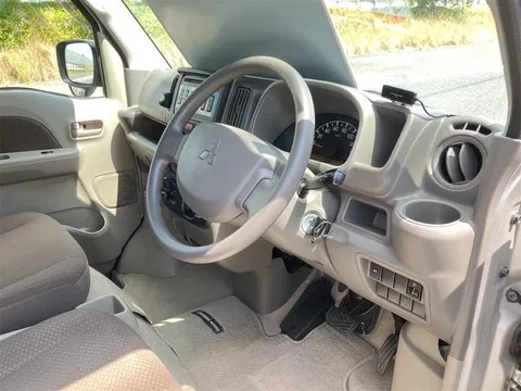 Mitsubishi Minicab Van