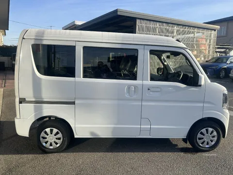 Nissan Clipper Van