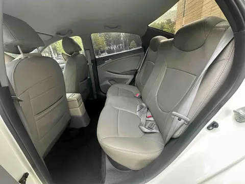 Hyundai Reina