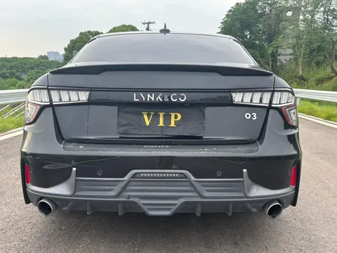 Lynk & Co 03